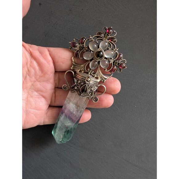 Vintage Florite Point Box Pendant with Ornate Floral Focal Signed - Picture 8 of 16